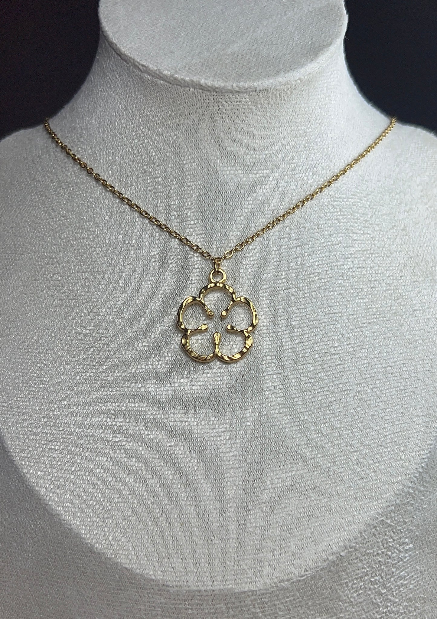 Collier Liora - Collier fleur martelée en acier inoxydable femme