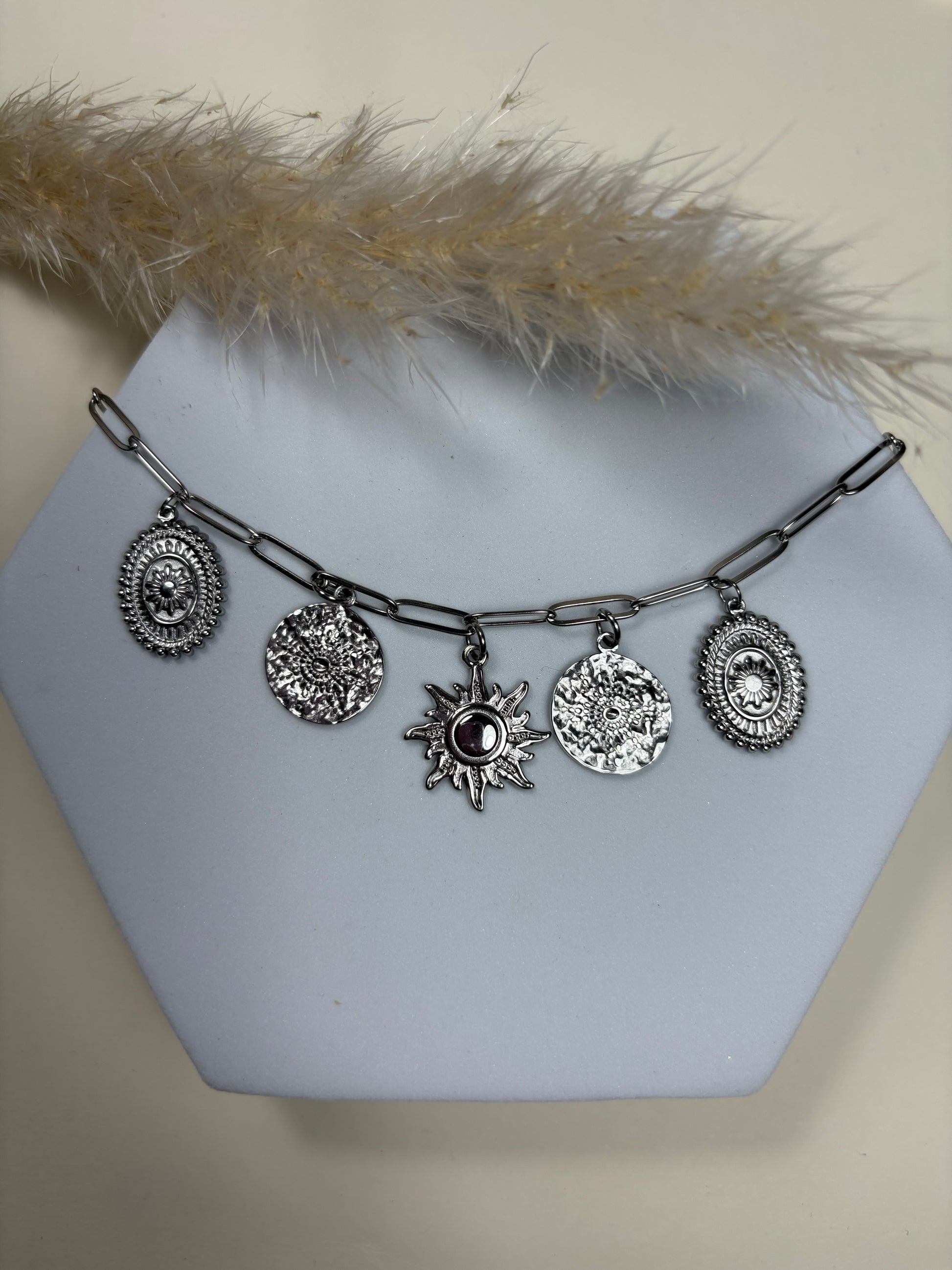 Bracelet en acier inoxydable breloques martelées et soleil 